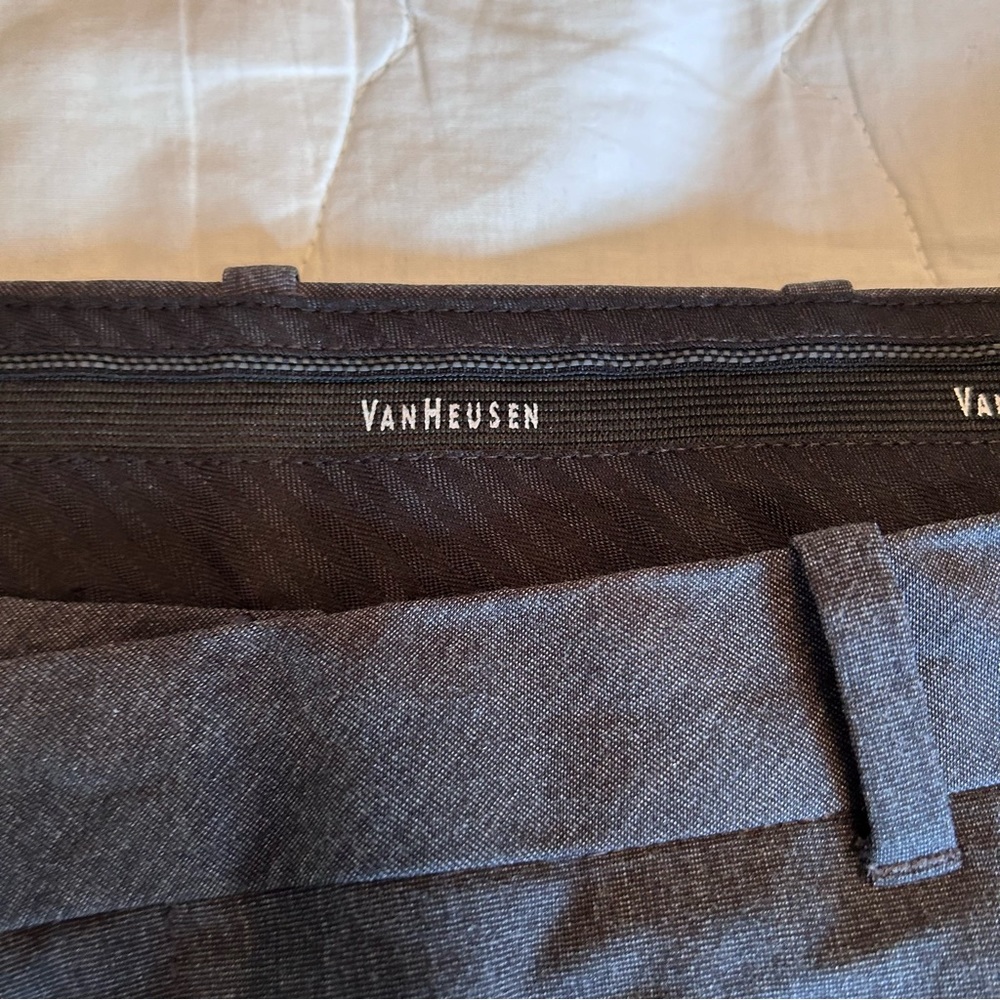 VanHeusen mens pants trousers slacks  great condition 38x30 color charcoal